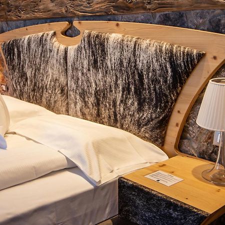 Hotel Corona Tirano Bagian luar foto