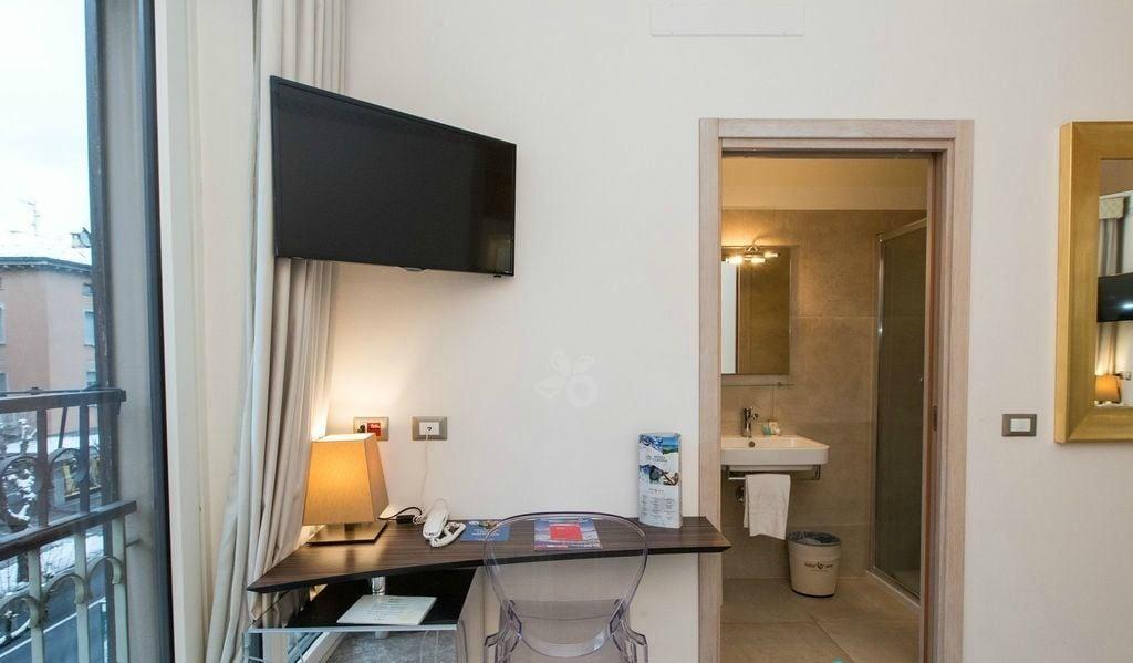 Hotel Corona Tirano Bagian luar foto