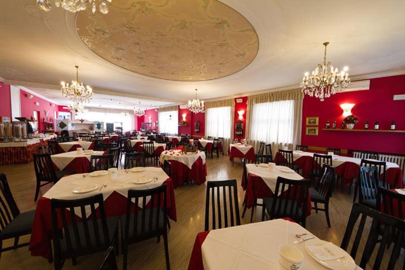 Hotel Corona Tirano Bagian luar foto