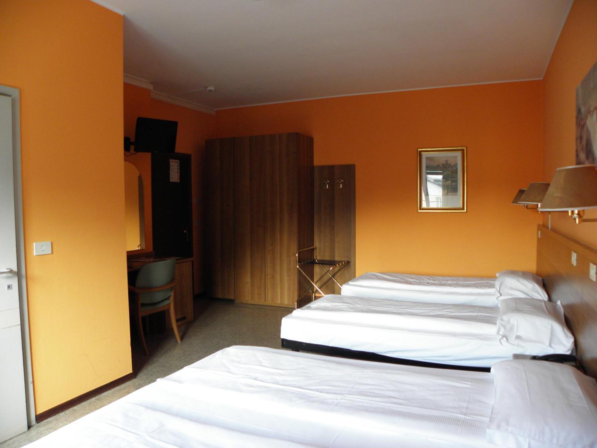 Hotel Corona Tirano Ruang foto