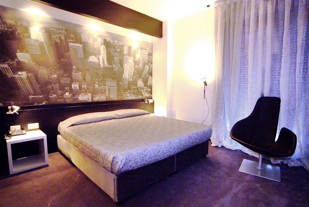 Hotel Corona Tirano Bagian luar foto
