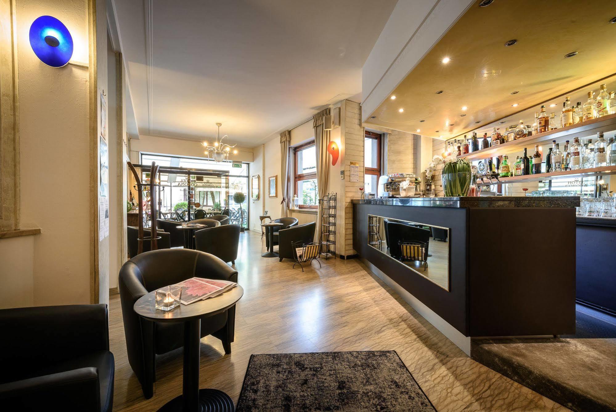 Hotel Corona Tirano Bagian luar foto