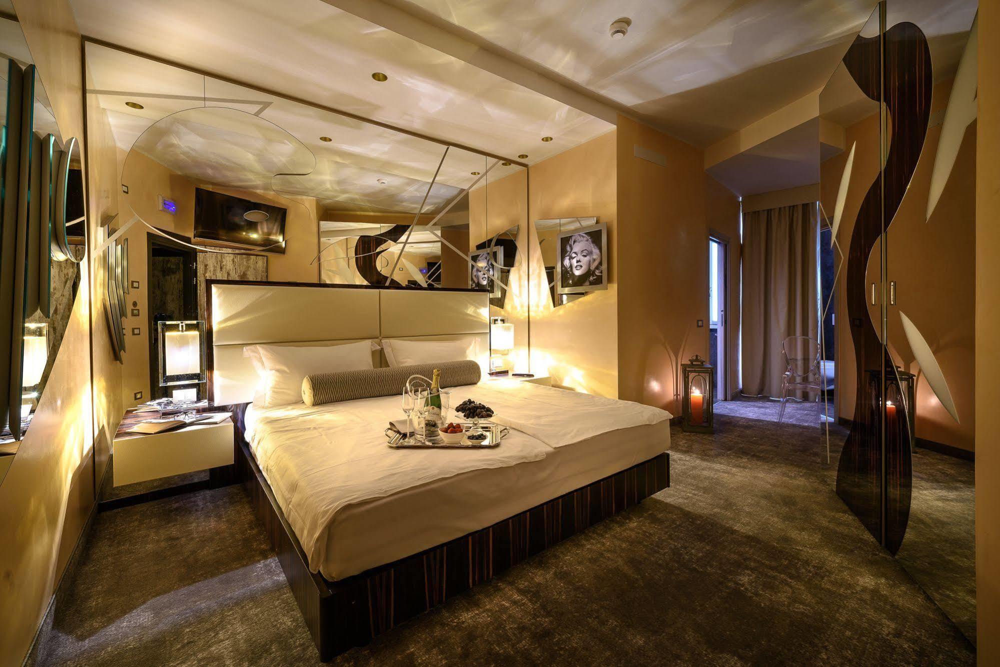 Hotel Corona Tirano Bagian luar foto