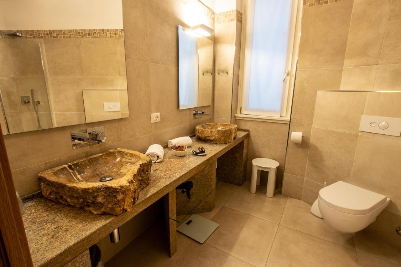 Hotel Corona Tirano Bagian luar foto