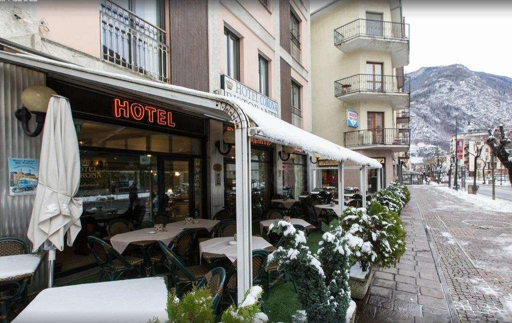 Hotel Corona Tirano Bagian luar foto